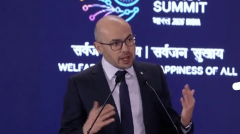 虽然峰会上的尴尬一